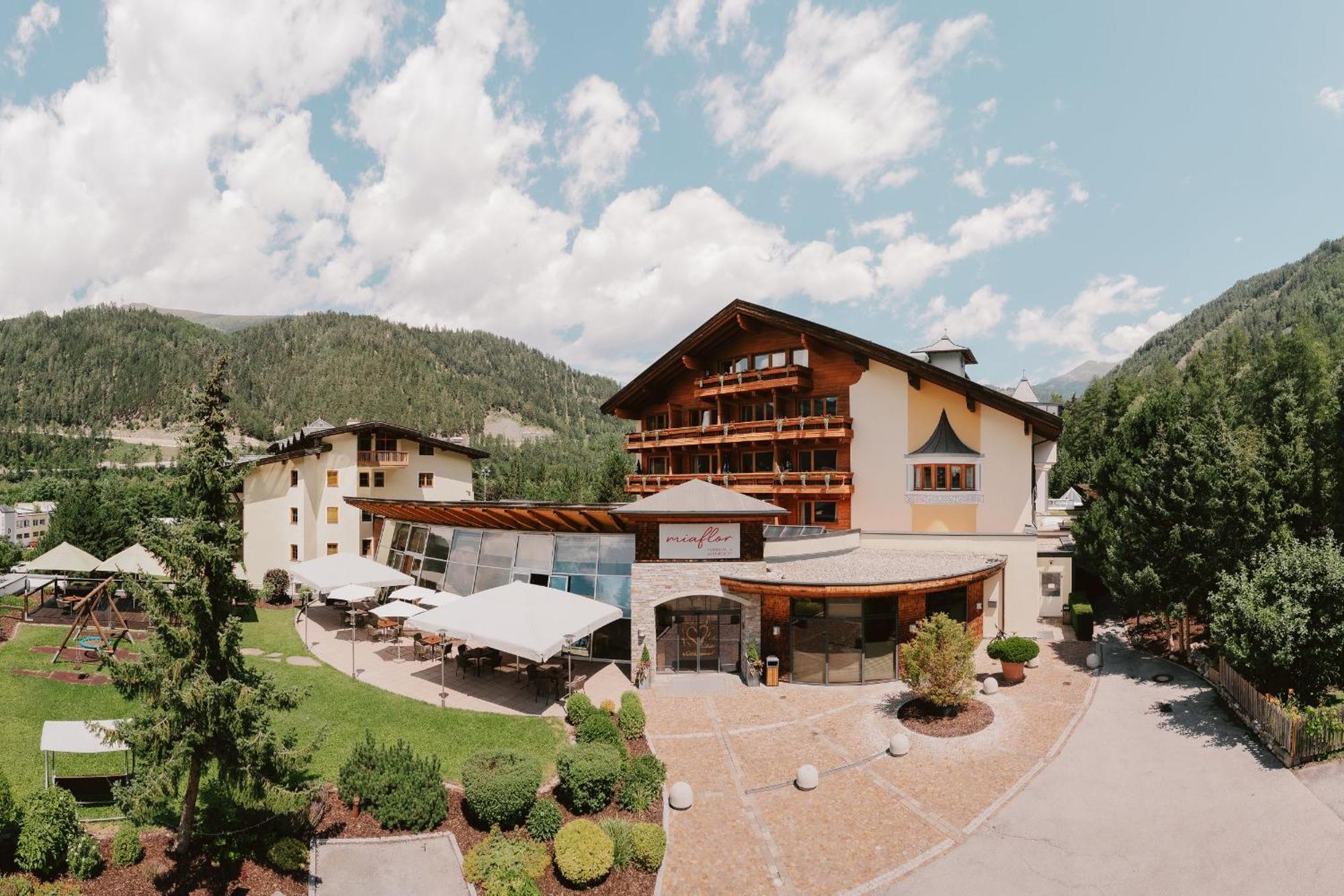 Neueroeffnung Miaflor Familien- & Aktivresort Ried im Oberinntal Exteriör bild