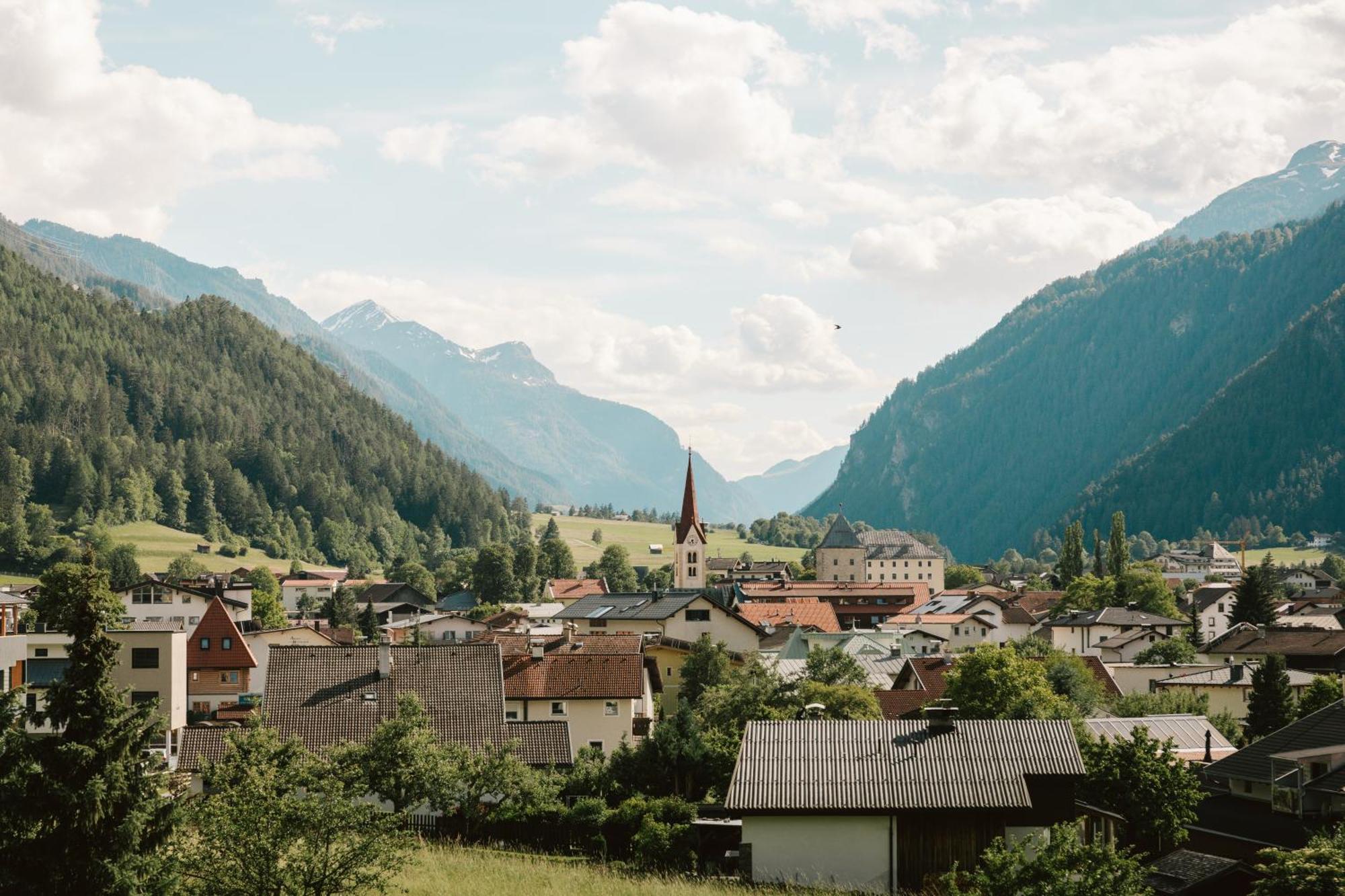 Neueroeffnung Miaflor Familien- & Aktivresort Ried im Oberinntal Exteriör bild